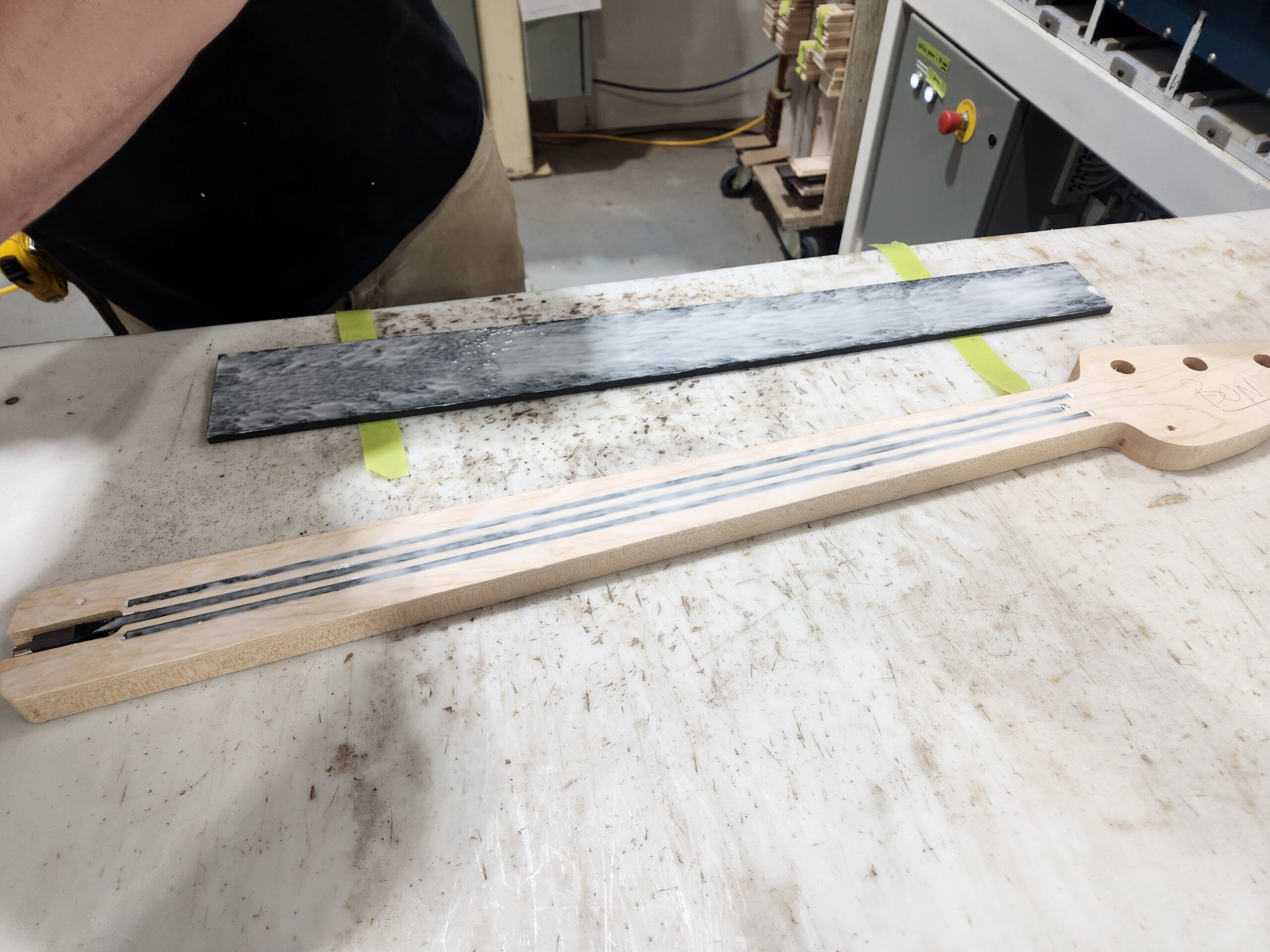 Glueing fretboard